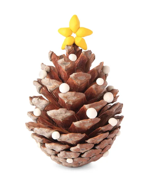 Vánoční Stromeček Borového Kužele Plasticinu Bílém Pozadí Dětské Ručně Dělané — Stock fotografie
