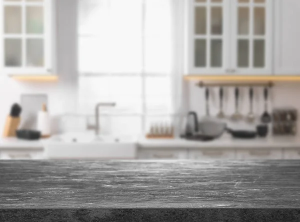 漂亮的厨房里空旷的灰色纹理桌子 设计空间 — 图库照片