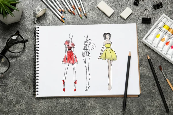 Skisser Olika Kläder Pad Grått Strukturerat Bord Mode Designer Skrivbord — Stockfoto