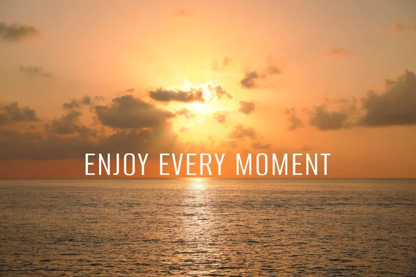 Aproveite Cada Momento Afirmação Céu Bonito Sobre Mar Pôr Sol — Fotografia de Stock