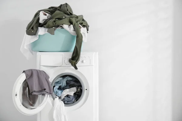 Laundry Basket Clothes Washing Machine White Background Space Text — Stock Photo, Image