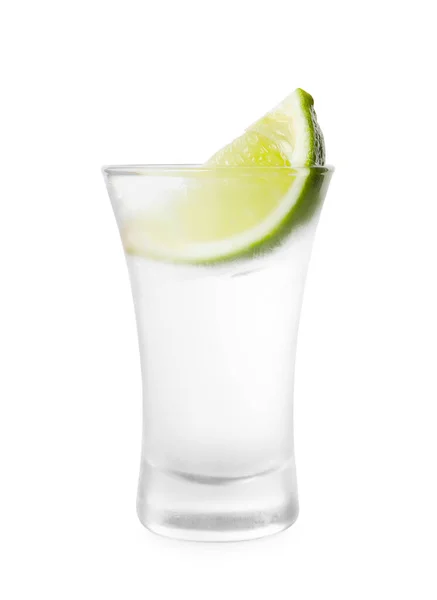 Beyaz Üzerine Izole Edilmiş Votka Limon Kadehi — Stok fotoğraf
