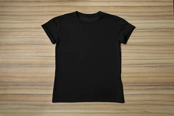 Elegante Camiseta Negra Sobre Mesa Madera Vista Superior —  Fotos de Stock