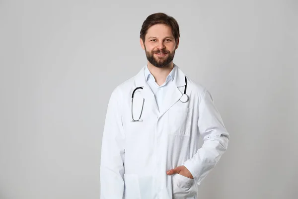 Doctor Medical Assistant Male Nurse Stethoscope Light Grey Background — Stock Photo, Image