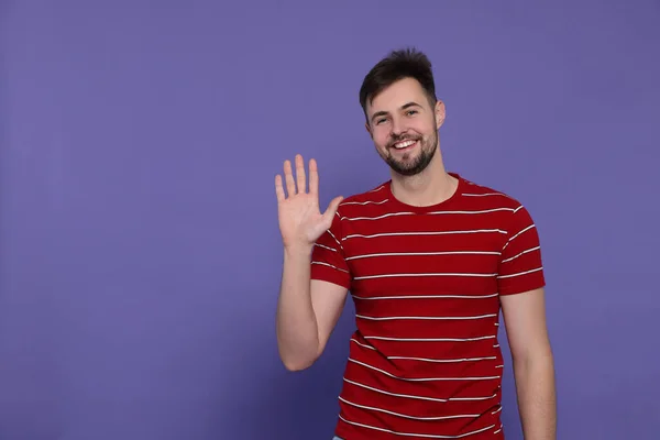 Man Giving High Five Purple Background Space Text — Stock Photo, Image