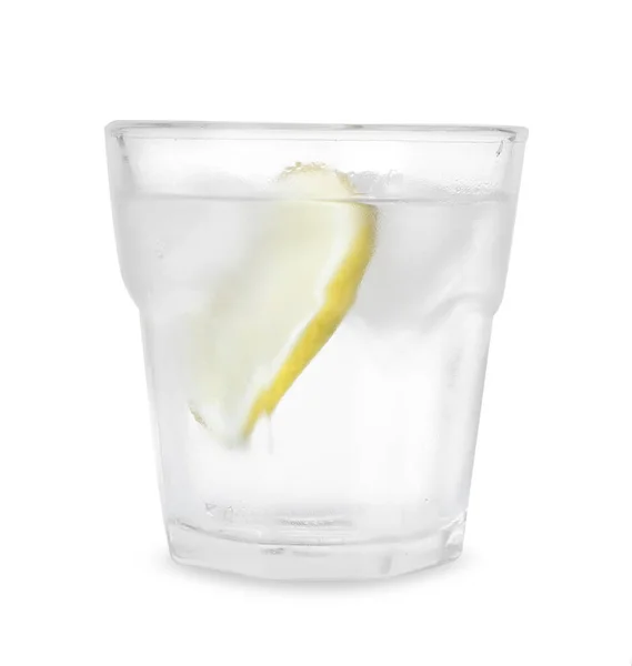 Vaso Vodka Con Hielo Limón Aislado Sobre Blanco —  Fotos de Stock