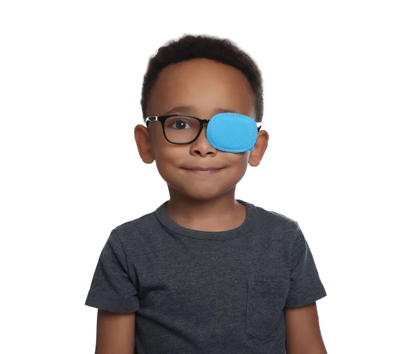 Menino Afro Americano Com Pala Nos Olhos Óculos Contra Fundo — Fotografia de Stock