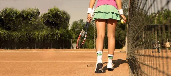 Sportovkyně Hrající Tenis Hřišti Slunečného Dne Detailní Záběr Návrh Nápisu — Stock fotografie