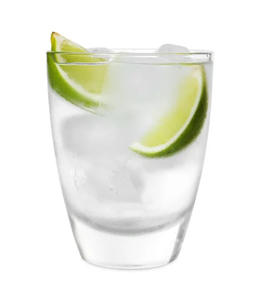 Glas Vodka Med Och Kalk Isolerad Vitt — Stockfoto