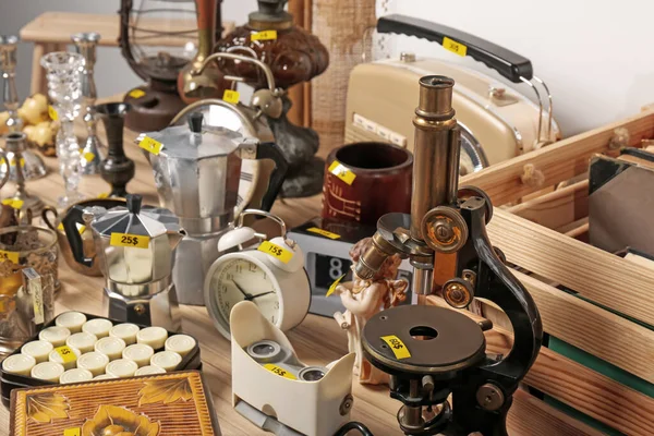Many Different Items Wooden Table Garage Sale — Fotografia de Stock