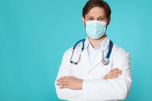 Doctor Medical Assistant Male Nurse Protective Mask Stethoscope Turquoise Background — Foto Stock