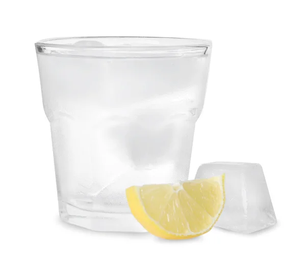 Vaso Vodka Hielo Limón Aislado Sobre Blanco —  Fotos de Stock