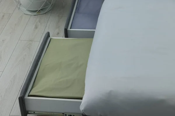 Förvaringslådor Med Sängkläder Modern Säng Rummet — Stockfoto
