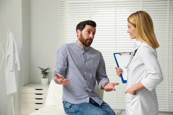 Patient Having Appointment Doctor Clinic — Stock Photo, Image