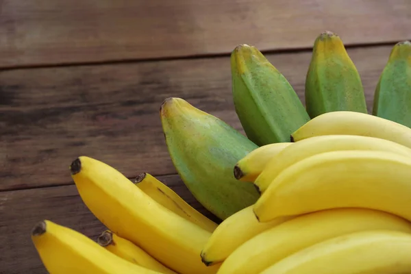 Пакеты Вкусных Бананов Деревянном Столе Крупным Планом — стоковое фото