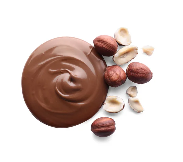 美味的巧克力酱 白色背景的榛子 顶视图 — 图库照片