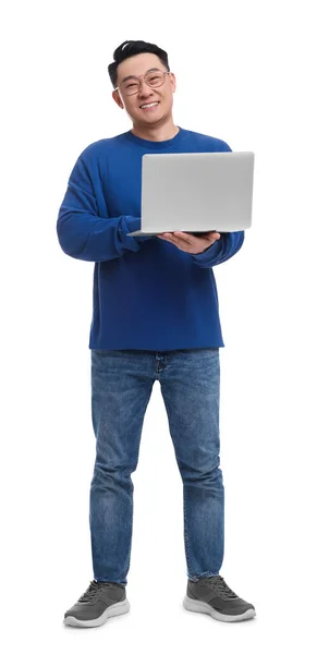 快乐的男人与笔记本电脑在白色背景 — 图库照片