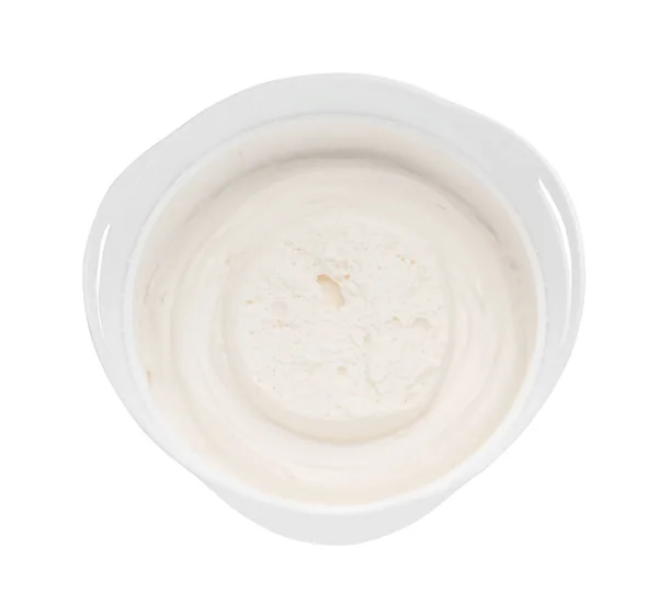 Recipiente Com Queijo Creme Saboroso Isolado Branco — Fotografia de Stock