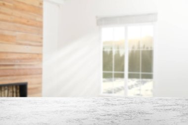 Boş beyaz yüzey pencereye karşı kapalı. Tasarım için boşluk