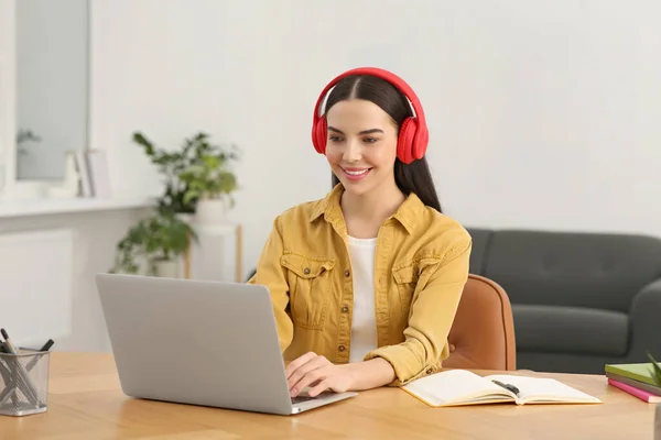 Online Translation Course Student Headphones Typing Laptop Home — Stock Photo, Image