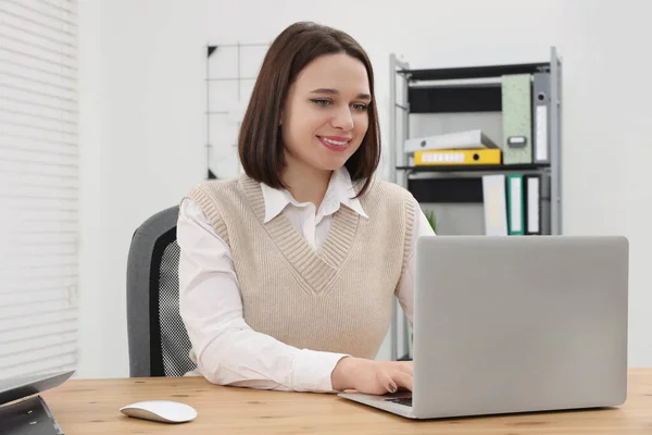 Happy Young Intern Working Laptop Table Modern Office — Stock Photo, Image