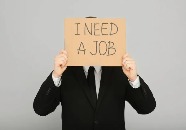 Arbeitsloser Hält Schild Mit Der Aufschrift Need Job Auf Hellgrauem — Stockfoto