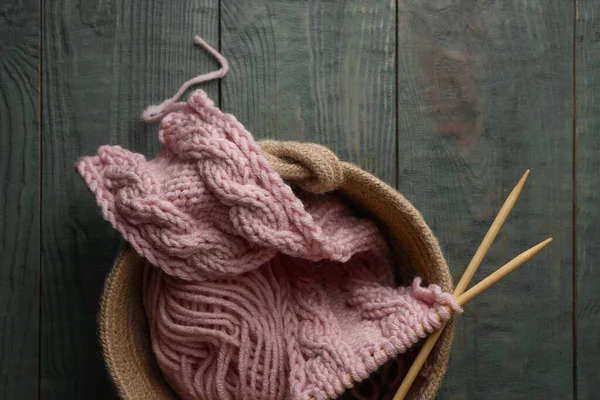 Soft Pink Woolen Yarn Knitting Needles Wooden Table Top View — Stock Photo, Image