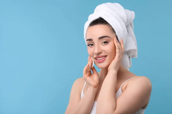 Beautiful Woman Terry Towel Removing Makeup Cotton Pad Light Blue — Stock Photo, Image