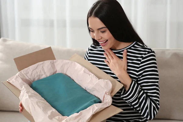 Happy Woman Opening Parcel Sofa Home Internet Shopping — Stock Photo, Image
