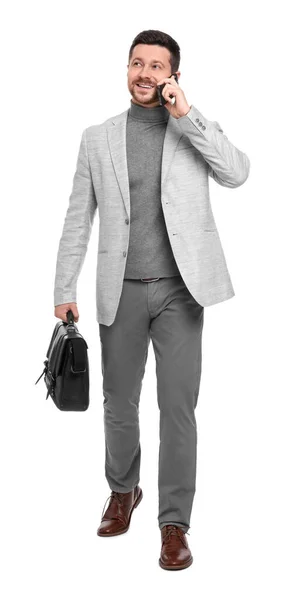 Çantası Olan Yakışıklı Sakallı Adamı Beyaz Arka Planda Akıllı Telefondan — Stok fotoğraf