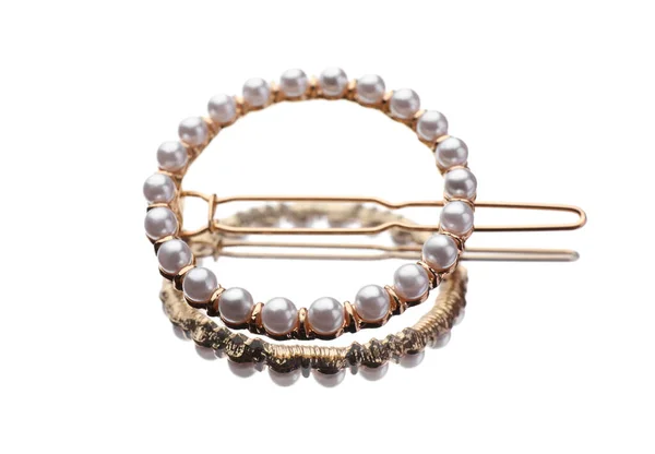Elegante Clip Para Cabello Con Perlas Superficie Del Espejo —  Fotos de Stock