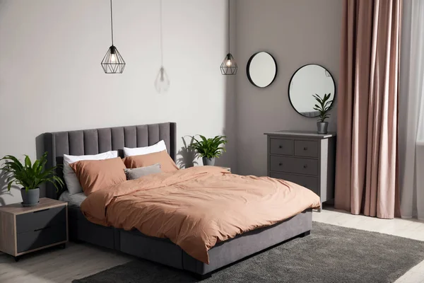 침대와 집들이있는 아름다운 — 스톡 사진