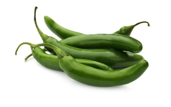 Zelené Horké Chilli Papričky Bílém Pozadí Detailní Záběr — Stock fotografie