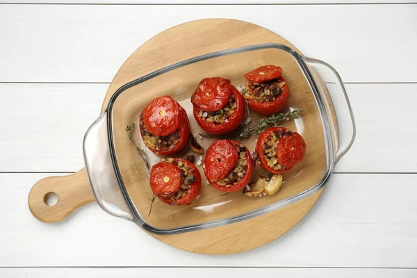 Deliciosos Tomates Rellenos Con Carne Picada Bulgur Champiñones Sobre Mesa — Foto de Stock