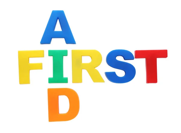 Wörter Erste Hilfe Aus Bunten Buchstaben Isoliert Auf Weißem Grund — Stockfoto