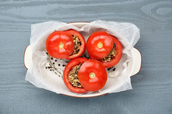 Tomates Rellenos Sin Cocer Con Carne Picada Bulgur Champiñones Bandeja — Foto de Stock