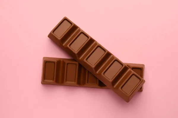 Läckra Chokladkakor Rosa Bakgrund Platt Låg — Stockfoto