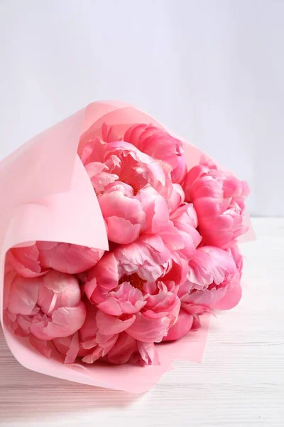 Bouquet Beautiful Pink Peonies White Wooden Table — Stock Photo, Image