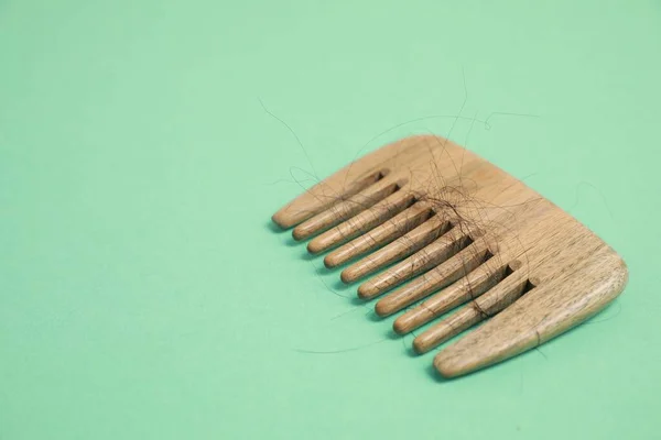 Wooden Comb Lost Hair Green Background Space Text — Stock Photo, Image