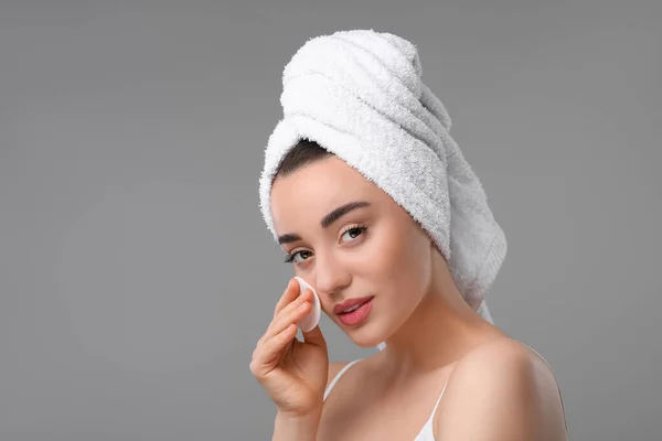 Beautiful Woman Terry Towel Removing Makeup Cotton Pad Gray Background — Stock Photo, Image