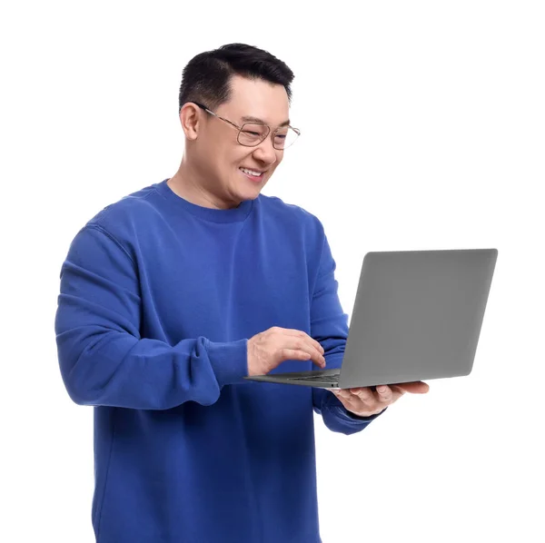 Szczęśliwy Człowiek Laptopem Białym Tle — Zdjęcie stockowe