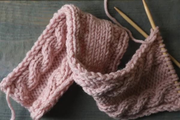 Pink Knitting Needles Wooden Table Flat Lay — Stock Photo, Image