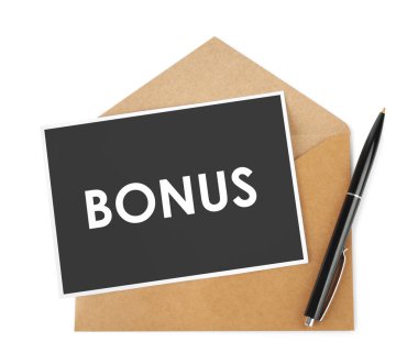 Zarf, kelime bonusu ve beyaz arka planda kalem içeren harf, üst görünüm