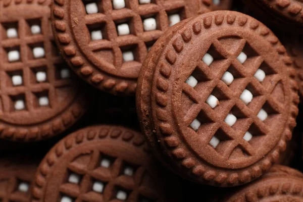Gustosi Biscotti Cioccolato Con Panna Come Sfondo Primo Piano — Foto Stock
