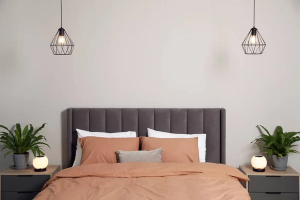 침대와 집들이있는 아름다운 — 스톡 사진
