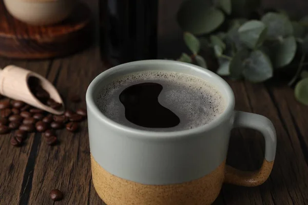 Ahşap Masada Bir Kupa Aromatik Kahve Yakın Plan — Stok fotoğraf