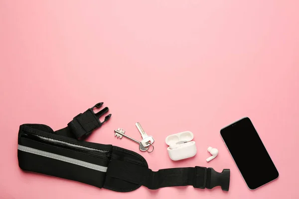 Composição Leigos Plana Com Saco Cintura Preta Elegante Fundo Rosa — Fotografia de Stock