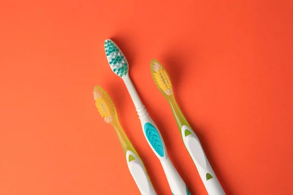 New Toothbrushes Orange Background Flat Lay — Stock Photo, Image