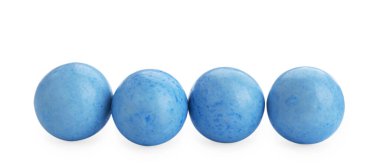 Açık mavi sakızlı sakızlar beyaza izole edilmiş.