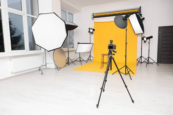 Camera Tripod Bar Stool Professional Lighting Equipment Modern Photo Studio — ストック写真